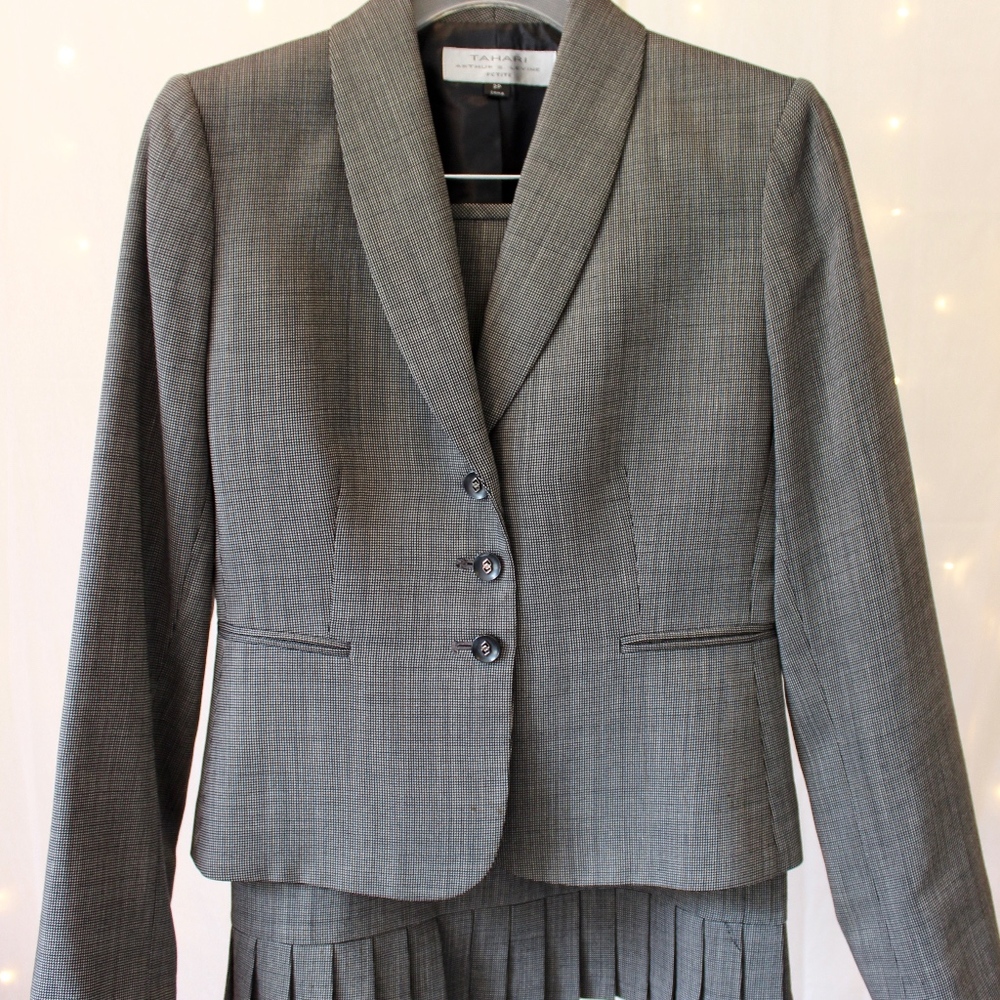 TAHARI Arthur S. Levine Skirt Suit 2P